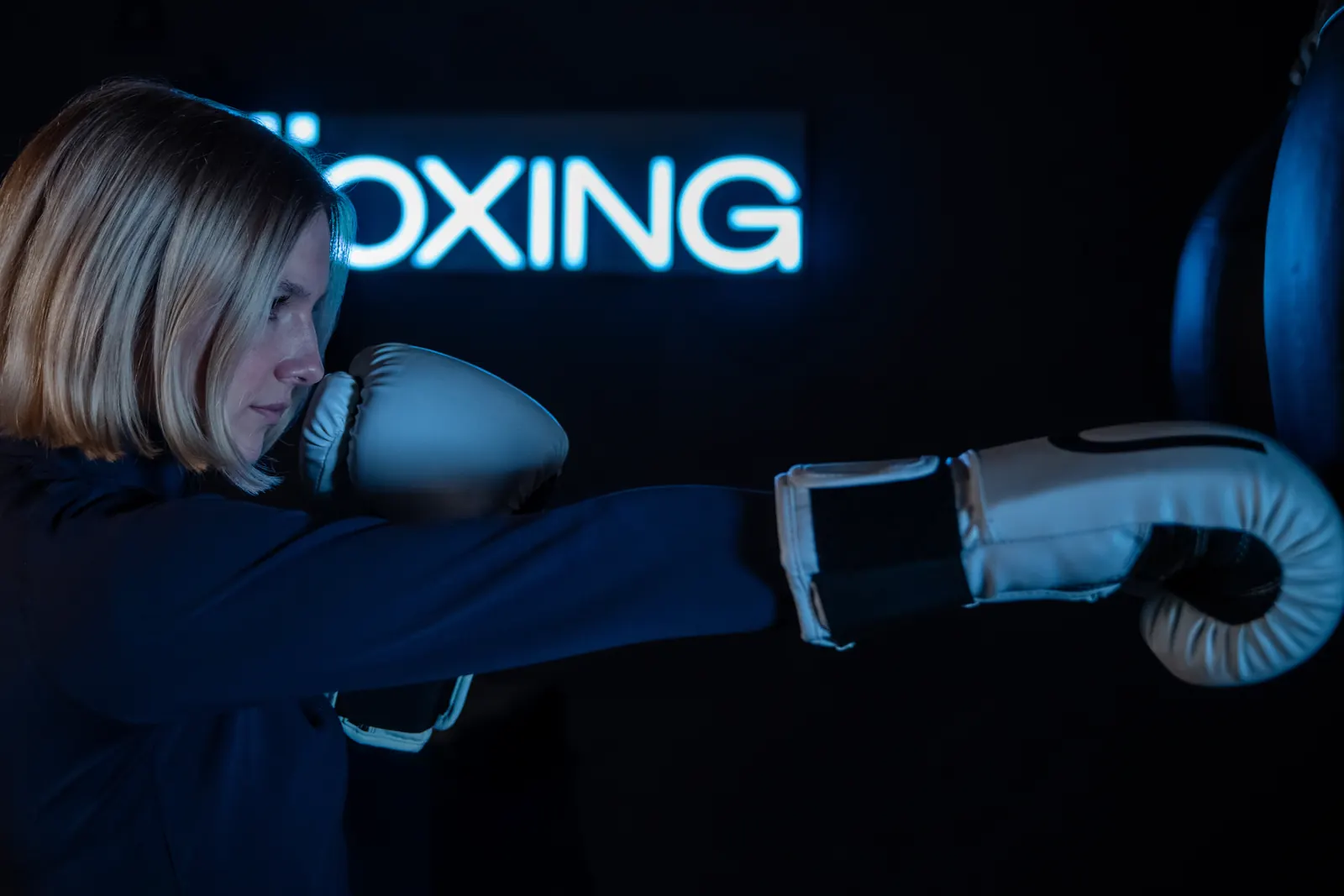 Séance au club Uniqe — boxing gants femme